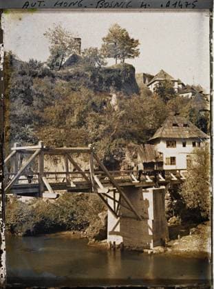 RECORD DATE NOT STATED Jajce, Bosnia and Herzegovina Le Pont de Bois , 1912 - Balkans, Italy - Jean Brunhes and Auguste LÃ on - (October 13 - 27) (French - ï»¿Jajce , Bosnie-HerzÃ govine Le pont de bois). Civil engineering, river, housing, bridge, Habitat , Architecture, Bosnia, Jajce, the wooden bridge Copyright: xpiemagsx AKahnlpie020223-6322 !ACHTUNG AUFNAHMEDATUM GESCHÄTZT!