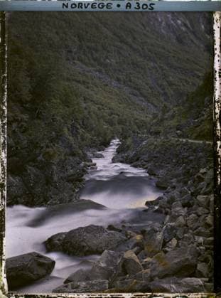 RECORD DATE NOT STATED Jotunheim , Norvege Cascade , 1910 - Voyage of Albert Kahn and Auguste LÃ on in Scandinavia - (August 9 - September 14) (French - ï»¿Jotunheim , Norvege Cascade). Waterfall, forest , wood, exists in high definition, watercourse, hydrography, throat, HD, nature , environment, Suede, Jotunheim Copyright: xpiemagsx AKahnlpie020223-15849 !ACHTUNG AUFNAHMEDATUM GESCHÄTZT!
