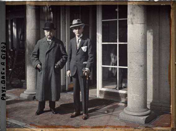 RECORD DATE NOT STATED Schevengue, The Hague, Netherlands Monsieur de Lacroix accompanied by Mr. Hymans, Minister of Foreign Affairs in Belgium , 1929 - Netherlands - StÃ phane Passet - (August 17-31) (French - ï»¿Scheveningue , La Haye , Pays-Bas Monsieur de Lacroix accompagnÃ de Monsieur Hymans , ministre des Affaires Ã trangeres de Belgique). Political figure, portrait, diplomacy, peace, repairs, man, Personality, human beings, international relations, First World War, Holland, The Hague, MM. Hymans, Minister of Aff. Strangers of Belgium & Mr de Lacroix Copyright: xpiemagsx AKahnlpie020223-17681 !ACHTUNG AUFNAHMEDATUM GESCHÄTZT!
