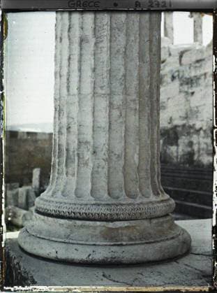 RECORD DATE NOT STATED Athens, Greece on the Acropolis, the base of a column of the erechtheion , 1913 - Balkans, Italy - Jean Brunhes and Auguste LÃ on - (September - October 23) (French - ï»¿Athenes , Grece Sur l Acropole , la base d une colonne de l Erechtheion). Temple, archaeological vestige, sculpture, column, Greco-Roman polytheism, Antiquity, sculpted decor, religious architecture, Habitat , Architecture , Art , Religion, Greece, Athens, the bottom of the barrel of an ion column of the Erechteion (northern portal) Copyright: xpiemagsx AKahnlpie020223-4353 !ACHTUNG AUFNAHMEDATUM GESCHÄTZT!