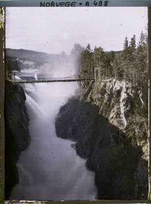 RECORD DATE NOT STATED Surroundings of Notodden, Norway Hydro-electric station of Svelgfoss , 1910 - Voyage of Albert Kahn and Auguste LÃ on in Scandinavia - (August 9 - September 14) (French - ï»¿Environs de Notodden , Norvege Station hydro-Ã lectrique de Svelgfoss). Cascade, civil engineering, exists in high definition, hydrography, dam, bridge, Habitat , architecture, HD, nature , environment, Tinefos , Chute Copyright: xpiemagsx AKahnlpie020223-16004 !ACHTUNG AUFNAHMEDATUM GESCHÄTZT!