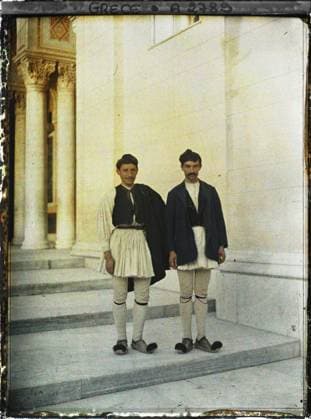 RECORD DATE NOT STATED Athens, Greece two young peasants (in fustanelles) coming from Missolonghi (at the exit of the Gulf of Corynthe) , 1913 - Balkans, Italy - Jean Brunhes and Auguste LÃ on - (September - October 23) (French - ï»¿Athenes , Grece Deux jeunes paysans ( en fustanelles ) venant de Missolonghi ( Ã la sortie du golfe de Corynthe )). Costume, portrait, peasant, man, Clothing, human beings, Greece, Athens, two farmers from Missolonghi Copyright: xpiemagsx AKahnlpie020223-4321 !ACHTUNG AUFNAHMEDATUM GESCHÄTZT!