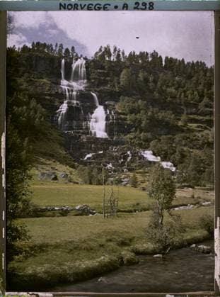 RECORD DATE NOT STATED Jotunheim, Norway Panorama of the Cascade taken from the road , 1910 - Voyage of Albert Kahn and Auguste LÃ on in Scandinavia - (August 9 - September 14) (French - ï»¿Jotunheim , Norvege Panorama de la cascade pris de la route). Landscape, waterfall, exists in high definition, hydrography, geology, Nature , Environment, HD, Sciences , Techniques, Sweden, Route de Jotunheim, waterfall Copyright: xpiemagsx AKahnlpie020223-15841 !ACHTUNG AUFNAHMEDATUM GESCHÄTZT!
