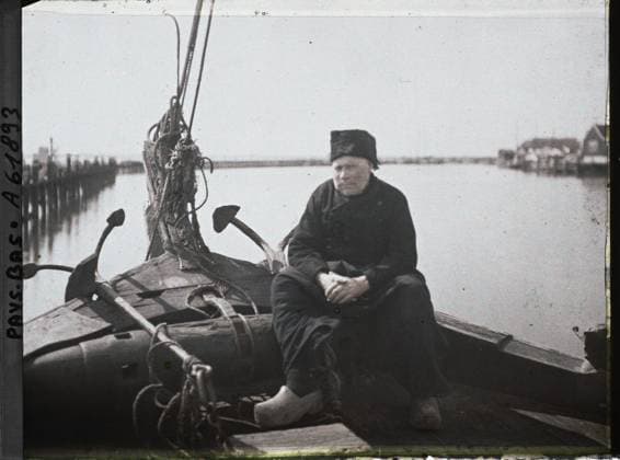 RECORD DATE NOT STATED Steendam, Netherlands an old fisherman on his boat , 1929 - Netherlands - StÃ phane Passet - (August 17-31) (French - ï»¿Volendam , Pays-Bas Un vieux pÃªcheur sur sa barque). Sea , ocean, portrait, fishing , sea trades, work clothing, maritime transport, sailboat, hairstyle , headgear, man, Human beings, economic activity, clothing, transport, Holland, steaper, old fisherman on his boat Copyright: xpiemagsx AKahnlpie020223-17722 !ACHTUNG AUFNAHMEDATUM GESCHÄTZT!