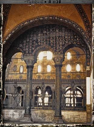 RECORD DATE NOT STATED Constantinople (current Istanbul), inner Turkey of the Aya Sophia Camii ( Holy Sophie Mosque ) seen from a gallery , 1912 - Turkey - StÃ phane Passet - (September) (French - ï»¿Constantinople ( actuelle Istanbul ) , Turquie IntÃ rieur de la Aya Sophia Camii ( Â«mosquÃ e Sainte-SophieÂ» ) vu depuis une galerie). Inner view, Islam, painting, arc , arcade , arceau, mosque, religious architecture, Habitat , Architecture , Religion , Art, Turkey, Constantinople, interior of Ste Sophie Copyright: xpiemagsx AKahnlpie020223-4969 !ACHTUNG AUFNAHMEDATUM GESCHÄTZT!