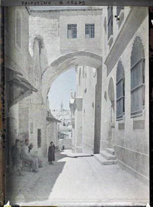 RECORD DATE NOT STATED Jerusalem, Palestine the Arc Ecce Homo on Via Dolorosa in the Muslim district , 1918 - Near East, Egypt, Palestine, Cyprus - Paul Castelnau (photographic section of the armies) - (January 9 -October 6) (French - ï»¿JÃ rusalem , Palestine L arc Ecce Homo sur la Via Dolorosa dans le quartier musulman). Church, Christianity, bell tower, child, public civil architecture, street , neighborhood, arc , arcade , arceau, religious architecture, man, Religion, human beings, habitat , architecture, Palestine, Jerusalem, the painful way: the Arc Ecce Homo (between IIe and III Station) Copyright: xpiemagsx AKahnlpie020223-5071 !ACHTUNG AUFNAHMEDATUM GESCHÄTZT!