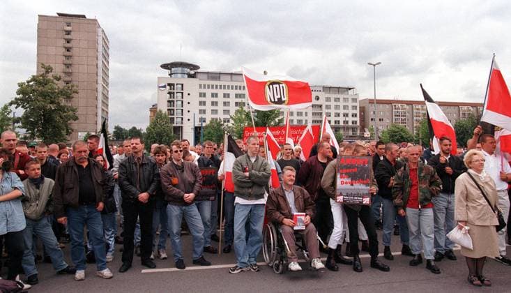 NPD Aufmarsch 11.07.1998, Chemnitz, Neonazis, NPD-Demonstration NPD Demonstranten *** NPD march 11 07 1998, Chemnitz, neo-Nazis, NPD demonstration NPD demonstrators