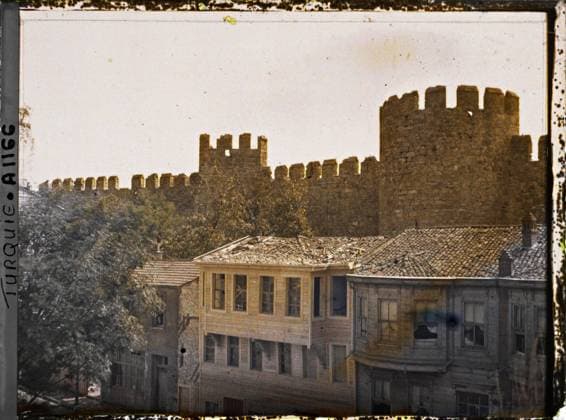 RECORD DATE NOT STATED Constantinople (current Istanbul), Turkey segment of the wall of old town , 1912 - Turkey - StÃ phane Passet - (September) (French - ï»¿Constantinople ( actuelle Istanbul ) , Turquie Segment du mur d enceinte de la vieille ville). Tour, home, fortified architecture, rampart, Habitat , Architecture, Turkey, Stamboul, the surrounding wall Copyright: xpiemagsx AKahnlpie020223-4991 !ACHTUNG AUFNAHMEDATUM GESCHÄTZT!