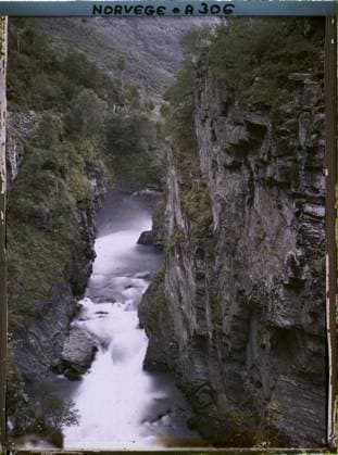 RECORD DATE NOT STATED Jotunheim, Norway waterfall , 1910 - Voyage of Albert Kahn and Auguste LÃ on in Scandinavia - (August 9 - September 14) (French - ï»¿Jotunheim , Norvege Chute d eau). Waterfall, forest , wood, watercourses, hydrography, throat, Nature , Environment, Sweden, Jotunheim, fall Copyright: xpiemagsx AKahnlpie020223-15850 !ACHTUNG AUFNAHMEDATUM GESCHÄTZT!
