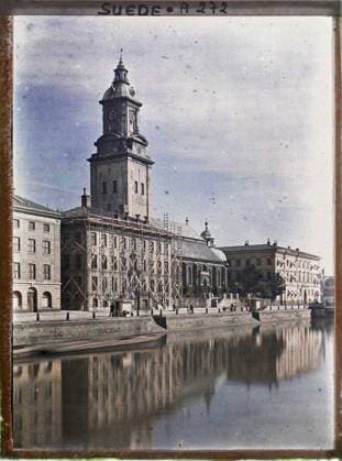 RECORD DATE NOT STATED Gothenburg, Suede au table you big harbor channel , 1910 - Voyage of Albert Kahn and Auguste LÃ on in Scandinavia - (August 9 - September 14) (French - ï»¿Göteborg , Suede Au bord du Stora Hamnkanalen). Canal, Church, Echafaudage , Shape, Works, Town Hall , Town Hall, Civil Engineering, Clock, Bell tower, Public Civil Architecture, Measurement Instrument, Religious Architecture, Habitat , Architecture , Sciences , Techniques, Sweden, Gothembourg, edges of the canal Copyright: xpiemagsx AKahnlpie020223-3057 !ACHTUNG AUFNAHMEDATUM GESCHÄTZT!