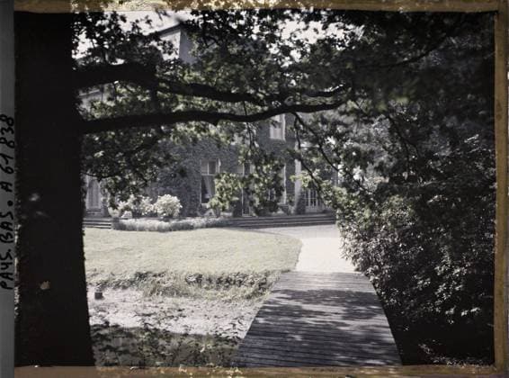 RECORD DATE NOT STATED The Hague, the Netherlands the property of Mr. Loudon , 1929 - Netherlands - StÃ phane Passet - (August 17-31) (French - ï»¿La Haye , Pays-Bas La propriÃ tÃ de Monsieur Loudon). Housing, diplomacy, villa, park , garden, Habitat , Architecture , Relations internationales, Hollande, The Hague, property of Mr Loudon Copyright: xpiemagsx AKahnlpie020223-17676 !ACHTUNG AUFNAHMEDATUM GESCHÄTZT!