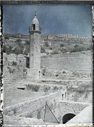 RECORD DATE NOT STATED South of Jerusalem, Palestine Fountain of SiloÃ , 1918 - Near East, Egypt, Palestine, Cyprus - Paul Castelnau (photographic section of the armies) - (January 9 -October 6) (French - ï»¿Sud de JÃ rusalem , Palestine Fontaine de SiloÃ ). Christianity, Islam, minaret, public civil architecture, fortified architecture, hydraulic installation, fountain, rampart, religious architecture, Religion , Habitat , Architecture, Palestine, Jerusalem, SiloÃ swimming pool Copyright: xpiemagsx AKahnlpie020223-5092 !ACHTUNG AUFNAHMEDATUM GESCHÄTZT!
