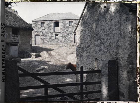 RECORD DATE NOT STATED St Ives, Cornwall, England the courtyard of a farm , 1913 - England - Auguste LÃ on - (August 28 - September 3) (French - ï»¿St Ives , Cornouailles , Angleterre La cour d une ferme). Real animal, agriculture , breeding, beef, street , neighborhood, Animal, economic activity, housing , architecture, England Copyright: xpiemagsx AKahnlpie020223-3100 !ACHTUNG AUFNAHMEDATUM GESCHÄTZT!