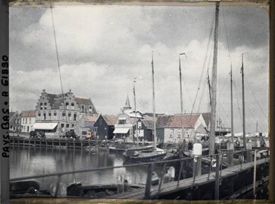 RECORD DATE NOT STATED Steendam, Netherlands the port, north side , 1929 - Netherlands - StÃ phane Passet - (August 17-31) (French - ï»¿Volendam , Pays-Bas Le port , cÃ tÃ nord). Civil engineering, fishing , sea professions, port, maritime transport, sailboat, agglomeration panorama, Habitat , architecture, economic activity, transport, Holland, steaper, the north side port Copyright: xpiemagsx AKahnlpie020223-17717 !ACHTUNG AUFNAHMEDATUM GESCHÄTZT!