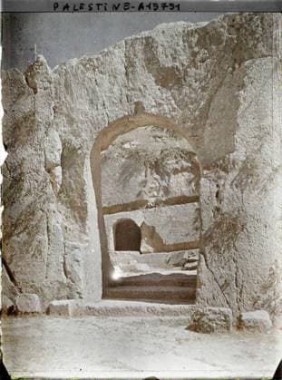 RECORD DATE NOT STATED Jerusalem, Palestine carries leading to the tomb of kings , 1918 - Near East, Egypt, Palestine, Cyprus - Paul Castelnau (photographic section of the armies) - (January 9 -October 6) (French - ï»¿JÃ rusalem , Palestine Porte menant au tombeau des Rois). Tomb, Judaism, archaeological vestige, door, antiquity, Religion , Habitat , Architecture , Art, Palestinhe, Jerusalem, Tomb of Kings Copyright: xpiemagsx AKahnlpie020223-319 !ACHTUNG AUFNAHMEDATUM GESCHÄTZT!