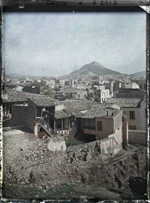 RECORD DATE NOT STATED Athens, Greece Panorama in a city district with Mont Lycabette at the bottom , 1913 - Balkans, Italy - Jean Brunhes and Auguste LÃ on - (September - October 23) (French - ï»¿Athenes , Grece Panorama sur un quartier de la ville avec le mont Lycabette au fond). Home, patio, agglomeration panorama, Habitat , Architecture, Greece, Athens, the Lycabette seen from the Acropolis: area of ‹‹the city, Wooded area, at the top EGL. St Georges. Copyright: xpiemagsx AKahnlpie020223-4310 !ACHTUNG AUFNAHMEDATUM GESCHÄTZT!