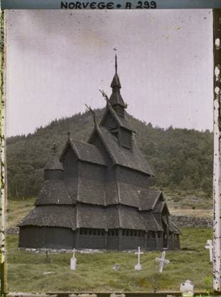 RECORD DATE NOT STATED Jotunheim, Norway the church , 1910 - Voyage of Albert Kahn and Auguste LÃ on in Scandinavia - (August 9 - September 14) (French - ï»¿Jotunheim , Norvege L Ã glise). Church, tomb, Christianity, roof, exists in high definition, Middle Ages, sculpted decor, religious architecture, Religion , HD , Art , Habitat , Architecture, Sweden, Jotunheim, old Church Copyright: xpiemagsx AKahnlpie020223-15843 !ACHTUNG AUFNAHMEDATUM GESCHÄTZT!
