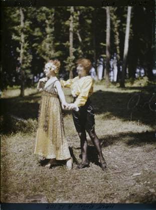 RECORD DATE NOT STATED Saint-Ulrich, Haut-Rhin, Alsace, France ThÃ Ã¢tre aux armies, dancers from the Paris Opera , 1917 - Alsace - Paul Castelnau (photographic section of the armies) - (June) (French - ï»¿Saint-Ulrich , Haut-Rhin , Alsace , France ThÃ Ã¢tre aux ArmÃ es , danseuses de l OpÃ ra de Paris). Woman, dance, spectacle costume, forest , wood, front, artistic personality, theater, Human beings, art, clothing, First World War, personality, St Ulrich, ThÃ Ã¢tre aux ArmÃ es Danseuses of the Paris Opera Copyright: xpiemagsx AKahnlpie020223-7334 !ACHTUNG AUFNAHMEDATUM GESCHÄTZT!