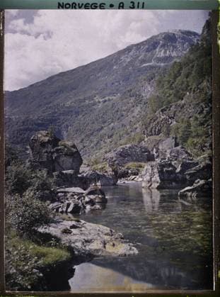 RECORD DATE NOT STATED Near Stalheim, Norway Panorama of the surrounding area , 1910 - Voyage of Albert Kahn and Auguste LÃ on in Scandinavia - (August 9 - September 14) (French - ï»¿Pres de Stalheim , Norvege Panorama des environs). Landscape, mont , mountain, forest , wood, exists in high definition, watercourse, hydrography, gorge, Nature , Environment, HD, Near Stalheim, in the mountains Copyright: xpiemagsx AKahnlpie020223-15855 !ACHTUNG AUFNAHMEDATUM GESCHÄTZT!