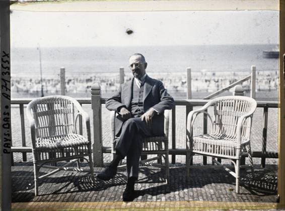 RECORD DATE NOT STATED Schevengue, The Hague, Netherlands Diplomat seated in a terrace , 1929 - Netherlands - StÃ phane Passet - (August 17-31) (French - ï»¿Scheveningue , La Haye , Pays-Bas Diplomate assis Ã une terrasse). Sea , ocean, portrait, diplomacy, peace, repairs, man, Human beings, international relations, First World War Copyright: xpiemagsx AKahnlpie020223-17860 !ACHTUNG AUFNAHMEDATUM GESCHÄTZT!