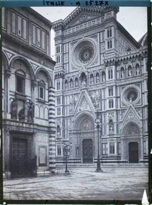 RECORD DATE NOT STATED Florence, Italy Santa Maria del Furi Fesu and the baptister San Giovanni , 1913 - Balkans, Italy - Jean Brunhes and Auguste LÃ on - (September - October 23) (French - ï»¿Florence , Italie Santa Maria del Fiore et le baptistere San Giovanni). Church, Christianity, Baptism, Door, Middle Ages, Renaissance, Coupole , Dome, Religious Architecture, Religion, society, art, housing , architecture, Italie, Florence, Duomo Copyright: xpiemagsx AKahnlpie020223-15916 !ACHTUNG AUFNAHMEDATUM GESCHÄTZT!