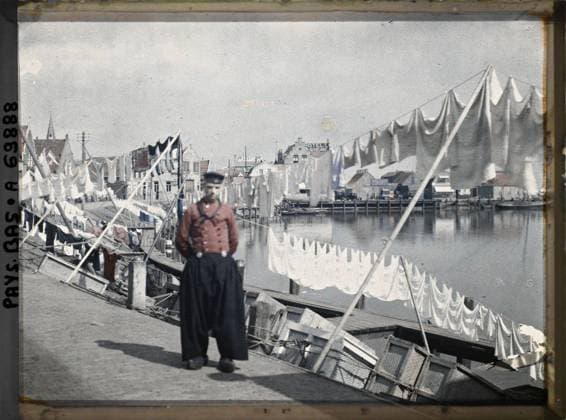 RECORD DATE NOT STATED Steendam, Netherlands the port, south side , 1929 - Netherlands - StÃ phane Passet - (August 17-31) (French - ï»¿Volendam , Pays-Bas Le port , cÃ tÃ sud). Sea , ocean, civil engineering, street scene, fishing , sea trades, port, domestic object, laundry, maritime transport, pier, man, Habitat , architecture, daily life, economic activity, transport, human beings, Holland, steaper, the south side port Copyright: xpiemagsx AKahnlpie020223-17716 !ACHTUNG AUFNAHMEDATUM GESCHÄTZT!