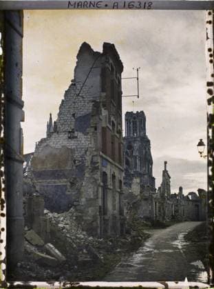RECORD DATE NOT STATED Reims , Marne , Champagne , France , 1919 - Devastated regions, Marne, Aisne - Paul Castelnau - (February -March) (French - ï»¿Reims , Marne , Champagne , France). Sunset , sunrise, bell tower, ruins, bombing, street , neighborhood, rubble, post-war period, First World War, Habitat , Architecture, France, Reims, rue Eugene Destenques Copyright: xpiemagsx AKahnlpie020223-19406 !ACHTUNG AUFNAHMEDATUM GESCHÄTZT!