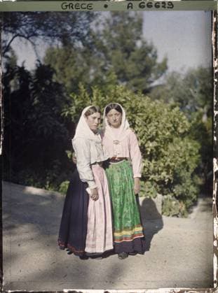 RECORD DATE NOT STATED Corfu, Greece Two corfootes in costume , 1913 - Balkans, Italy - Jean Brunhes and Auguste LÃ on - (September - October 23) (French - ï»¿Corfou , Grece Deux femmes Corfiotes en costume). Woman, party costume, costume, exists in high definition, embroidery, portrait, hairstyle , headgear, Human beings, clothing, HD, Greece, Corfu, two corfiotic women in costume Copyright: xpiemagsx AKahnlpie020223-1420 !ACHTUNG AUFNAHMEDATUM GESCHÄTZT!
