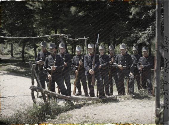 RECORD DATE NOT STATED Pfetterhouse, Haut-Rhin, Alsace, France, Switzerland at the Swiss border , 1917 - Alsace - Paul Castelnau (photographic section of the armies) - (June) (French - ï»¿Pfetterhouse , Haut-Rhin , Alsace , France , Suisse A la frontiere Suisse). Military uniform, border, front, Clothing, First World War, France, pfetterhouse, on the Swiss border Copyright: xpiemagsx AKahnlpie020223-12870 !ACHTUNG AUFNAHMEDATUM GESCHÄTZT!