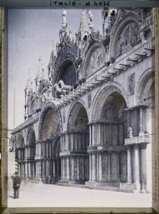 RECORD DATE NOT STATED Venice, Italy Basilica Saint-Marc , 1912 - Balkans, Italy - Jean Brunhes and Auguste LÃ on - (October 13 - 27) (French - ï»¿Venise , Italie Basilique Saint-Marc). Horse, Church, represented animal , fantastic animal, Christianity, sculpture, painted decor, door, arc , arcade , arceau, place, religious architecture, Animal , Religion , Art , Habitat , Architecture, Italy, Venice, St Marc Church Copyright: xpiemagsx AKahnlpie020223-16850 !ACHTUNG AUFNAHMEDATUM GESCHÄTZT!