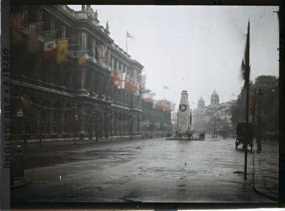 RECORD DATE NOT STATED London, England the cenotaph on Whitehall , 1919 - England - Fernand Cuville - (July 18-23) (French - ï»¿Londres , Angleterre Le cÃ notaphe sur Whitehall). Funeral architecture, commemoration, street , neighborhood, flag, Habitat , Architecture, First World War, England, London, the ministry of .. (Whitehall) Copyright: xpiemagsx AKahnlpie020223-3232 !ACHTUNG AUFNAHMEDATUM GESCHÄTZT!