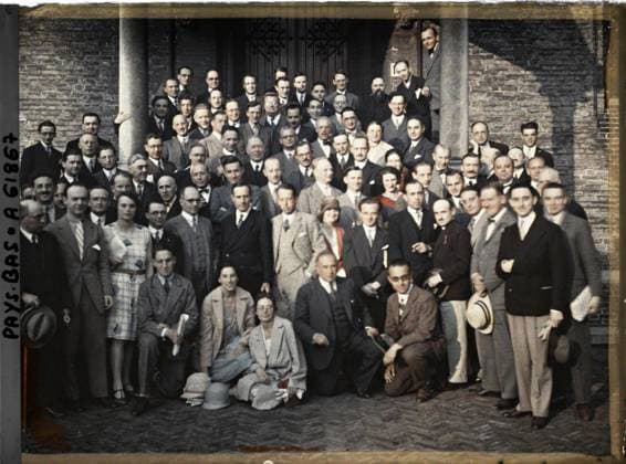 RECORD DATE NOT STATED The Hague, the Netherlands Group of journalists of all nationalities , 1929 - Netherlands - StÃ phane Passet - (August 17-31) (French - ï»¿La Haye , Pays-Bas Groupe de journalistes de toutes nationalitÃ s). Group portrait, diplomacy, press, journalism, peace, repairs, Human beings, international relations, registration , information, First World War, Hollande, The Hague, general group of all journalists from all countries Copyright: xpiemagsx AKahnlpie020223-17698 !ACHTUNG AUFNAHMEDATUM GESCHÄTZT!