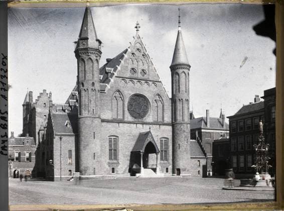 RECORD DATE NOT STATED The Hague, the Netherlands the Binnenhof Court , 1929 - Netherlands - StÃ phane Passet - (August 17-31) (French - ï»¿La Haye , Pays-Bas La cour du Binnenhof). Parliament, public civil architecture, administration, Middle Ages, Court, Palais , ChÃ¢teau, Habitat , architecture, company, art Copyright: xpiemagsx AKahnlpie020223-17827 !ACHTUNG AUFNAHMEDATUM GESCHÄTZT!