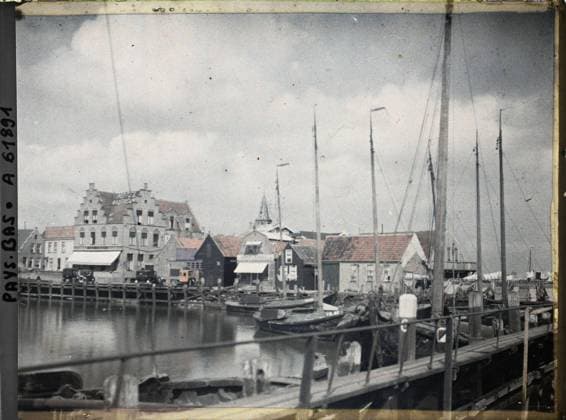 RECORD DATE NOT STATED Steendam, Netherlands the port, north side , 1929 - Netherlands - StÃ phane Passet - (August 17-31) (French - ï»¿Volendam , Pays-Bas Le port , cÃ tÃ nord). Civil engineering, fishing , sea professions, port, maritime transport, sailboat, agglomeration panorama, Habitat , architecture, economic activity, transport, Holland, steaper, the north side port Copyright: xpiemagsx AKahnlpie020223-17720 !ACHTUNG AUFNAHMEDATUM GESCHÄTZT!