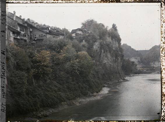 RECORD DATE NOT STATED Surroundings of Mostar, Bosnia and Herzegovina La Neretva around Mostar , 1912 - Balkans, Italy - Jean Brunhes and Auguste LÃ on - (October 13 - 27) (French - ï»¿Environs de Mostar , Bosnie-HerzÃ govine La Neretva aux environs de Mostar). River, home, hydrography, vegetation , botany, Habitat , architecture, nature , environment, Bosnia, Mostar, Narenta around Mostar Copyright: xpiemagsx AKahnlpie020223-6416 !ACHTUNG AUFNAHMEDATUM GESCHÄTZT!