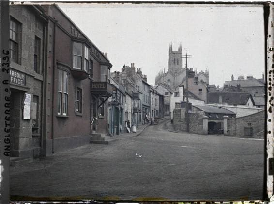 RECORD DATE NOT STATED Penzance, Cornwall, England a street leading to a church , 1913 - England - Auguste LÃ on - (August 28 - September 3) (French - ï»¿Penzance , Cornouailles , Angleterre Une rue menant Ã une Ã glise). Church, commercial registration, street , neighborhood, catering , hotel, religious architecture, Registration , information, Habitat , Architecture, Economic Activity, 1 England Copyright: xpiemagsx AKahnlpie020223-3351 !ACHTUNG AUFNAHMEDATUM GESCHÄTZT!