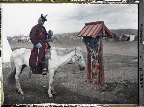 RECORD DATE NOT STATED Ourga, Mongolia a lama on horseback near a small votive monument , 1913 - Mongolia - StÃ phane Passet - (July 6-25) (French - ï»¿Ourga , Mongolie Un lama Ã cheval pres d™un petit monument votif). Animal transport, horse, rider, real animal, costume, yurt, tent, exists in high definition, ex voto, object of worship, equidated, hairstyle , headgear, Transport , Animal , Habillement , HD , Religion, Ourga, Lama in front of an ex-voto Copyright: xpiemagsx AKahnlpie020223-1590 !ACHTUNG AUFNAHMEDATUM GESCHÄTZT!