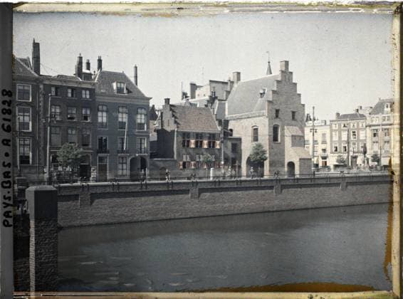 RECORD DATE NOT STATED The Hague, the Netherlands houses overlooking the Vyver, on the right the gevangenpoort , 1929 - Netherlands - StÃ phane Passet - (August 17-31) (French - ï»¿La Haye , Pays-Bas Maisons donnant sur le Vyver , Ã droite le Gevangenpoort). Canal, museum, painting, housing, fortified architecture, street , neighborhood, prison, renaissance, Art , Habitat , Architecture, Holland, The Hague, Royal Museum of Painting Copyright: xpiemagsx AKahnlpie020223-17666 !ACHTUNG AUFNAHMEDATUM GESCHÄTZT!