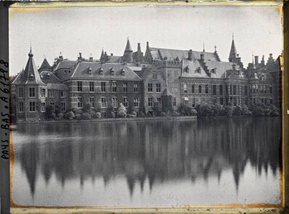 RECORD DATE NOT STATED The Hague, the Netherlands the Vyver and the Binnenhof buildings , 1929 - Netherlands - StÃ phane Passet - (August 17-31) (French - ï»¿La Haye , Pays-Bas Le Vyver et les bÃ¢timents du Binnenhof). Parliament, public civil architecture, lake , pond, administration, Middle Ages, palace , castle, Habitat , architecture, company, art, Hollande, The Hague, the Vyver and the Binnenhof buildings Copyright: xpiemagsx AKahnlpie020223-17642 !ACHTUNG AUFNAHMEDATUM GESCHÄTZT!