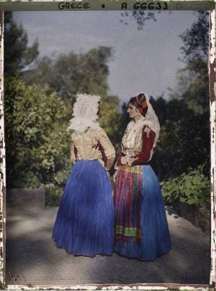 RECORD DATE NOT STATED Corfu, Greece Two corfootes in costume , 1913 - Balkans, Italy - Jean Brunhes and Auguste LÃ on - (September - October 23) (French - ï»¿Corfou , Grece Deux femmes Corfiotes en costume). Woman, party costume, costume, exists in high definition, embroidery, portrait, hairstyle , headgear, Human beings, clothing, HD, Greece, Corfu, two corfiotic women in costume Copyright: xpiemagsx AKahnlpie020223-2858 !ACHTUNG AUFNAHMEDATUM GESCHÄTZT!