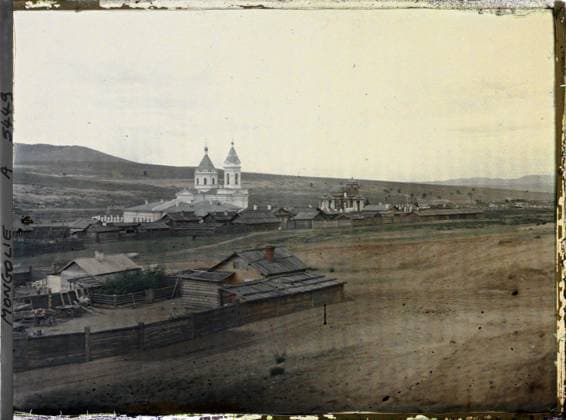 RECORD DATE NOT STATED TroÃ¯tkosavsk, transbaÃ¯kalie seen from the two churches of the Dormition, at the southern end of the city , 1913 - Mongolia - StÃ phane Passet - (July 6-25) (French - ï»¿TroÃ¯tkosavsk , TransbaÃ¯kalie Vue des deux Ã glises de la Dormition , Ã l extrÃ mitÃ sud de la ville). Landscape, isba, Christianity, Orthodox Church, Western architecture, Housing, Barriere , Palisade, Agglomeration Panorama, Religious Architecture, Nature , Environment, Religion, Habitat , Architecture, Chine Copyright: xpiemagsx AKahnlpie020223-1610 !ACHTUNG AUFNAHMEDATUM GESCHÄTZT!