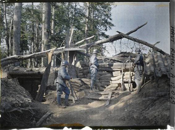 RECORD DATE NOT STATED Hirtzbach, Haut-Rhin, Alsace, first-line trench: under observation , 1917 - Alsace - Paul Castelnau (photographic section of the armies) - (June) (French - ï»¿Hirtzbach , Haut-Rhin , Alsace , France TranchÃ e de premiere ligne : en observation). Work scene, forehead, trenches, weapon, hairy, Daily life, First World War, France, Hirtzbach, 1st line trench, under observation Copyright: xpiemagsx AKahnlpie020223-11846 !ACHTUNG AUFNAHMEDATUM GESCHÄTZT!