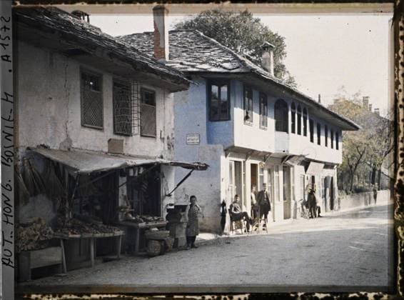 RECORD DATE NOT STATED Mostar, Bosnia and Herzegovina A street , 1912 - Balkans, Italy - Jean Brunhes and Auguste LÃ on - (October 13 - 27) (French - ï»¿Mostar , Bosnie-HerzÃ govine Une rue). Shop , store, street , neighborhood, awning, window , display, Economic activity, Habitat , Architecture, Bosnia, Mostar, a street Copyright: xpiemagsx AKahnlpie020223-6398 !ACHTUNG AUFNAHMEDATUM GESCHÄTZT!