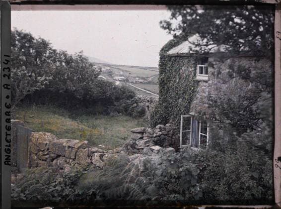 RECORD DATE NOT STATED Cornwall, England a house , 1913 - England - Auguste LÃ on - (August 28 - September 3) (French - ï»¿Cornouailles , Angleterre Une maison). shipwrecked image, rural architecture, housing, Habitat , Architecture, England Copyright: xpiemagsx AKahnlpie020223-3296 !ACHTUNG AUFNAHMEDATUM GESCHÄTZT!