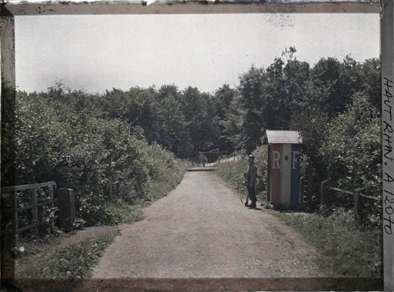 RECORD DATE NOT STATED Pfetterhouse, Haut-Rhin, Alsace, France, Switzerland at the Swiss border , 1917 - Alsace - Paul Castelnau (photographic section of the armies) - (June) (French - ï»¿Pfetterhouse , Haut-Rhin , Alsace , France , Suisse A la frontiere suisse). Border, exists in high definition, front, HD, First World War, France, pfetterhouse, on the Swiss border Copyright: xpiemagsx AKahnlpie020223-12869 !ACHTUNG AUFNAHMEDATUM GESCHÄTZT!