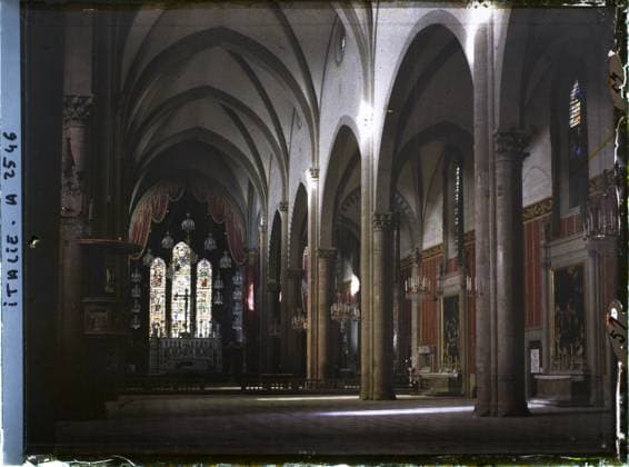 RECORD DATE NOT STATED Florence, Italie Nef de Santa Maria Novella , 1913 - Balkans, Italy - Jean Brunhes and Auguste LÃ on - (September - October 23) (French - ï»¿Florence , Italie Nef de Santa Maria Novella). Church, Christianity, inner view, carpet , hanging, altar, stained glass, arc , arcade , arceau, religious architecture, Religion , Habitat , Architecture, Italy, Florence, interior of Santa Maria Novella (red hangings) Copyright: xpiemagsx AKahnlpie020223-15938 !ACHTUNG AUFNAHMEDATUM GESCHÄTZT!