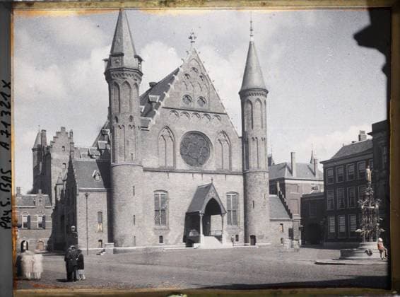 RECORD DATE NOT STATED The Hague, the Netherlands the Binnenhof Court , 1929 - Netherlands - StÃ phane Passet - (August 17-31) (French - ï»¿La Haye , Pays-Bas La cour du Binnenhof). Parliament, public civil architecture, administration, Middle Ages, Court, Palais , ChÃ¢teau, Habitat , architecture, company, art Copyright: xpiemagsx AKahnlpie020223-17826 !ACHTUNG AUFNAHMEDATUM GESCHÄTZT!