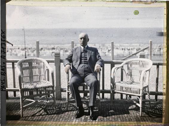RECORD DATE NOT STATED Schevengue, The Hague, Netherlands Diplomat seated in a terrace , 1929 - Netherlands - StÃ phane Passet - (August 17-31) (French - ï»¿Scheveningue , La Haye , Pays-Bas Diplomate assis Ã une terrasse). Sea , ocean, portrait, diplomacy, peace, repairs, man, Human beings, international relations, First World War Copyright: xpiemagsx AKahnlpie020223-17861 !ACHTUNG AUFNAHMEDATUM GESCHÄTZT!
