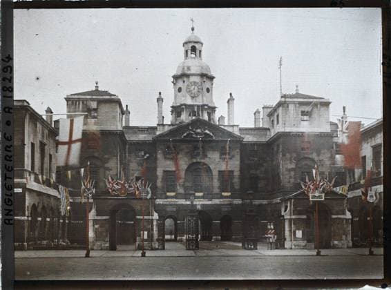 RECORD DATE NOT STATED London, England The Horse Guards barracks on the Whitehall , 1919 - England - Fernand Cuville - (July 18-23) (French - ï»¿Londres , Angleterre La caserne des Horse Guards sur le Whitehall). Military uniform, clock, bell tower, commemoration, street , neighborhood, flag, army, Clothing, First World War, Habitat , Architecture, Society, England, London, the Horse Guards barracks on Whitehall Copyright: xpiemagsx AKahnlpie020223-3248 !ACHTUNG AUFNAHMEDATUM GESCHÄTZT!