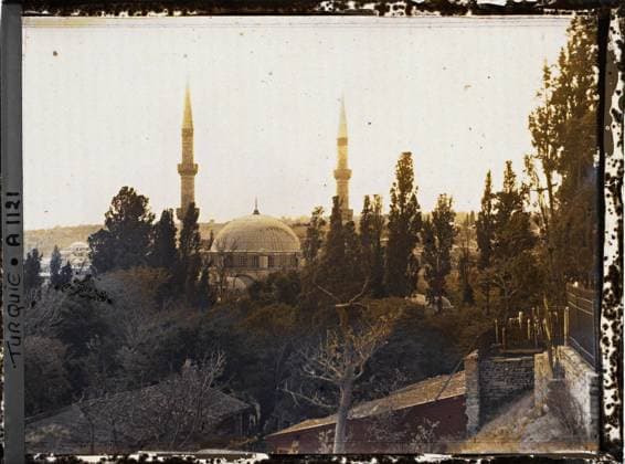 RECORD DATE NOT STATED Constantinople (current Istanbul), Turkey Eyüp Sultan Camii ( Eyoub Mosque ) , 1912 - Turkey - StÃ phane Passet - (September) (French - ï»¿Constantinople ( actuelle Istanbul ) , Turquie L Eyüp Sultan Camii ( Â«mosquÃ e EyoubÂ» )). Cemetery, Islam, minaret, mosque, vegetation , botany, religious architecture, Religion, nature , environment, housing , architecture, Turkey, Constantinople, Eyoule mosque Copyright: xpiemagsx AKahnlpie020223-5030 !ACHTUNG AUFNAHMEDATUM GESCHÄTZT!
